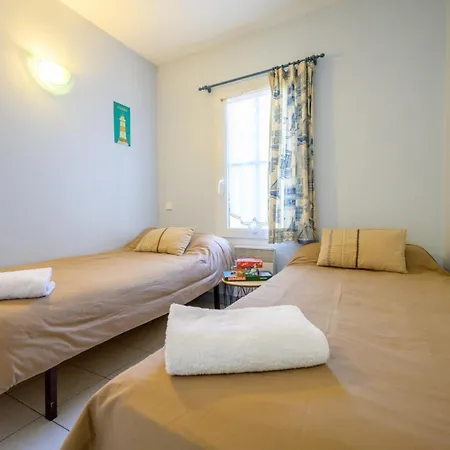 Well Placed With Courtyard 300m From Port * Saint-Martin-de-Ré